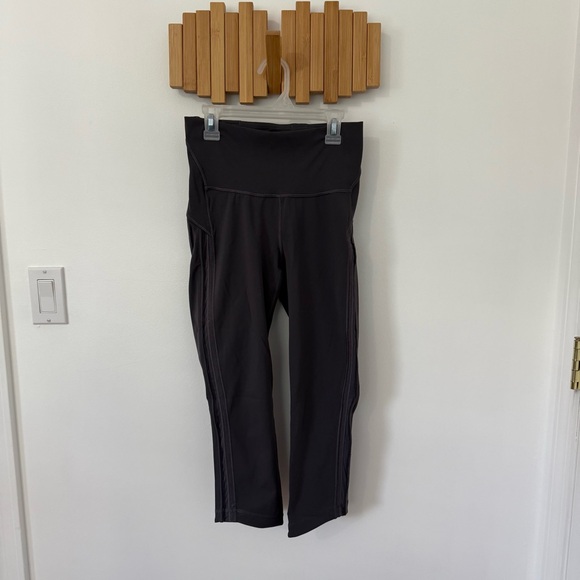 lululemon athletica Pants - Women’s Lululemon Gray 7/8 Leggings, size 6
